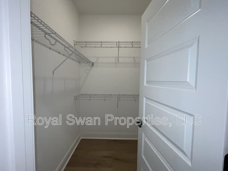 Lakeland House: 929 Clearview Avenue