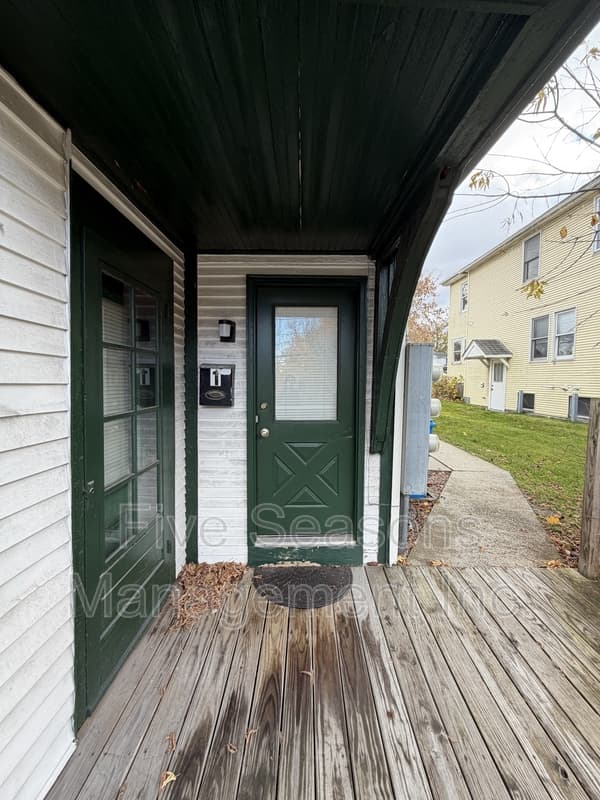 Burlington Condo: 465-467 Colchester Avenue - 1