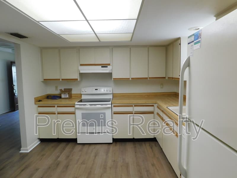 Pinellas Park Condo: 8711 40th Way N 83