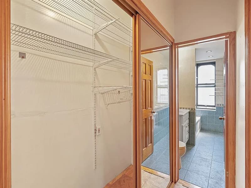 New York Condo: 24 Bennett Ave