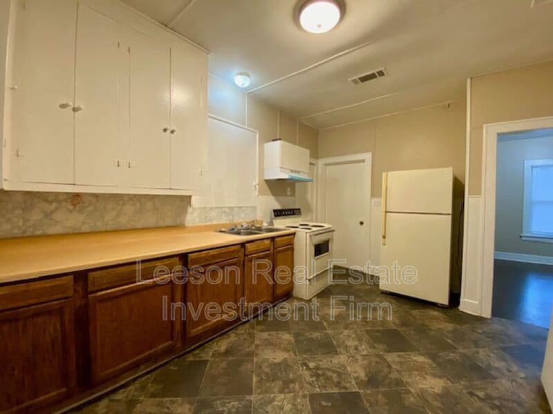 Shreveport House: 135 E Olive Street