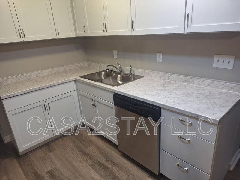 Radcliff Condo: 1404 S Wilson Rd