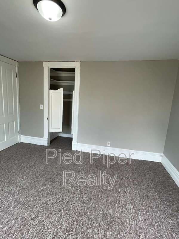 Freeport House: 217 North West Avenue