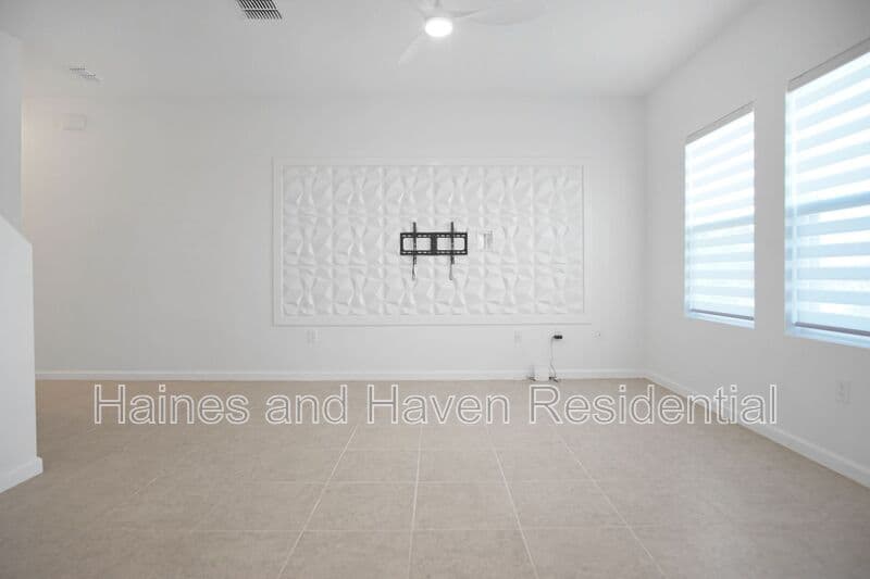 Lake Hamilton House: 2504 Peony Pl