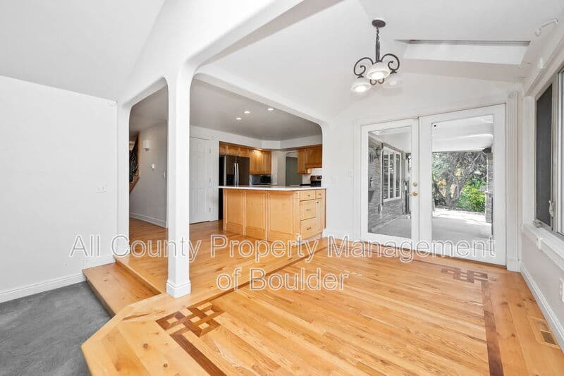 Boulder House: 4453 Pali Way