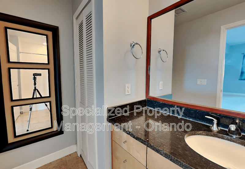 Orlando House: 100 S Eola Dr