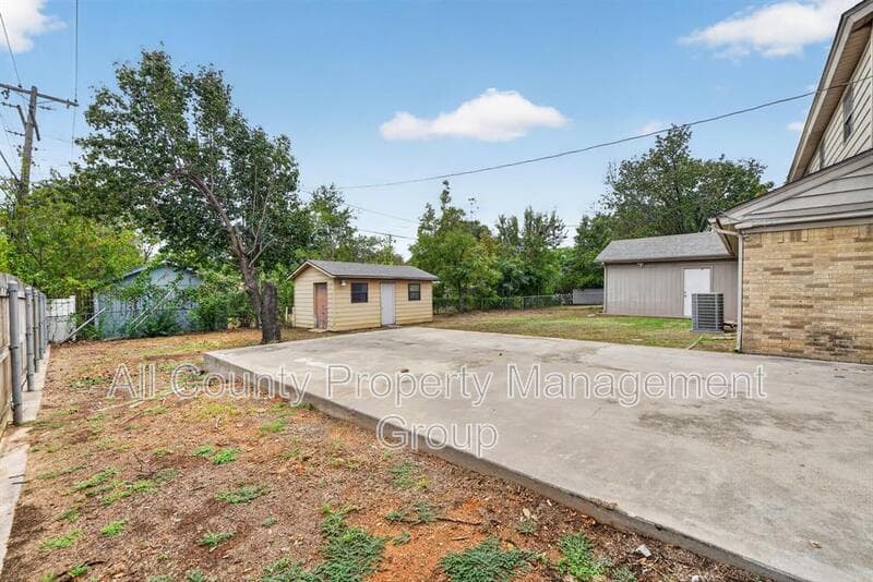 Bedford House: 2024 Charleston Drive