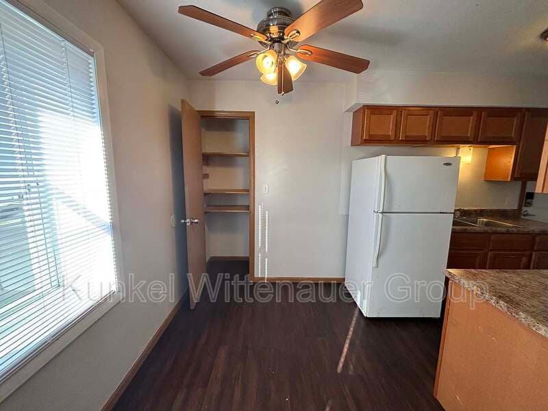 Swansea Condo: 1803-4 Jamestown Road