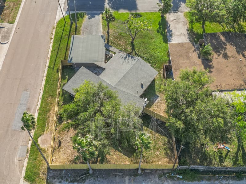 Harlingen House: 1651 Hamilton