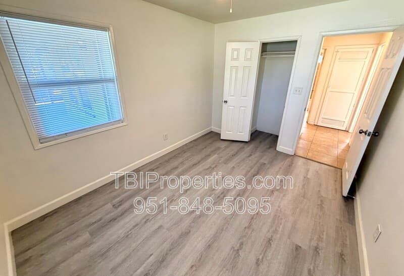 Riverside House: 8756 Greenpoint Ave