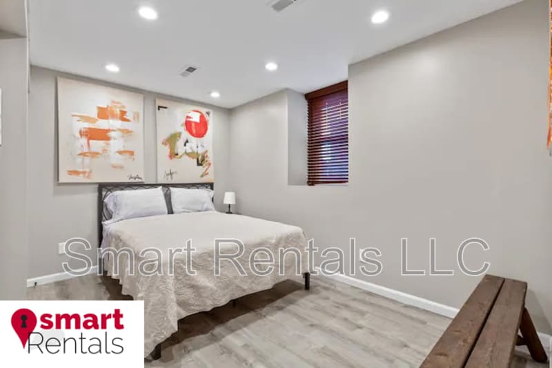 St. Louis Condo: 3640 Shaw Blvd - BW