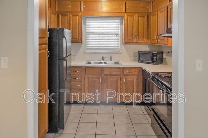 Charleston Condo: 874 S. Colony Dr 15B