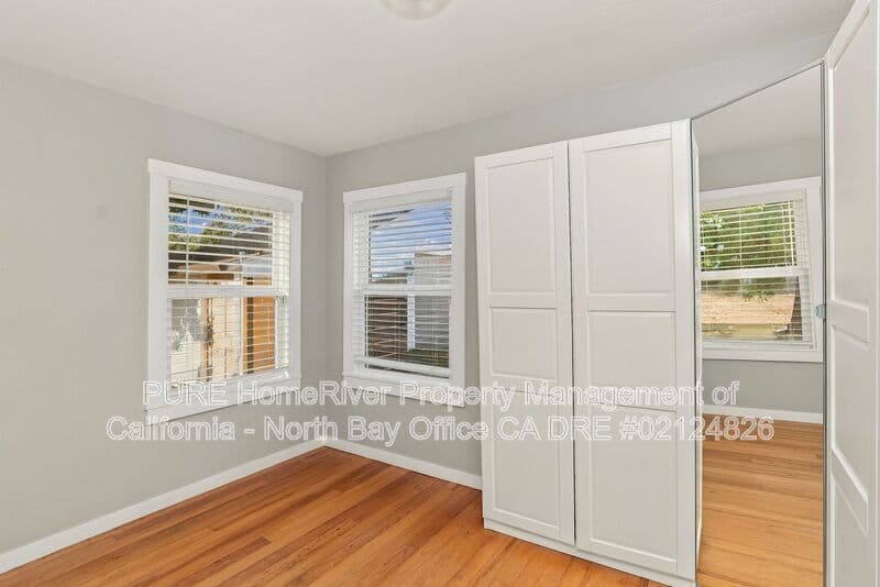 Sebastopol House: 325 Hutchins Ave