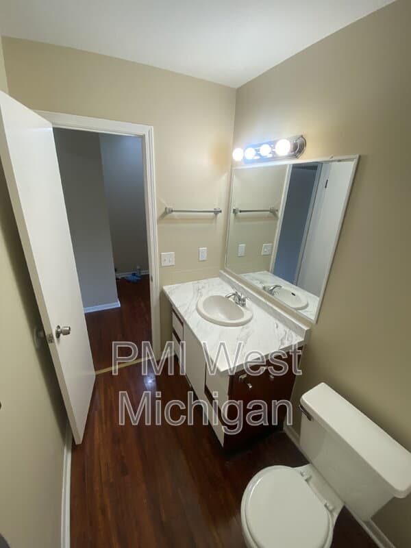 Grand Rapids Townhome: 6081 In The Pines Dr SE