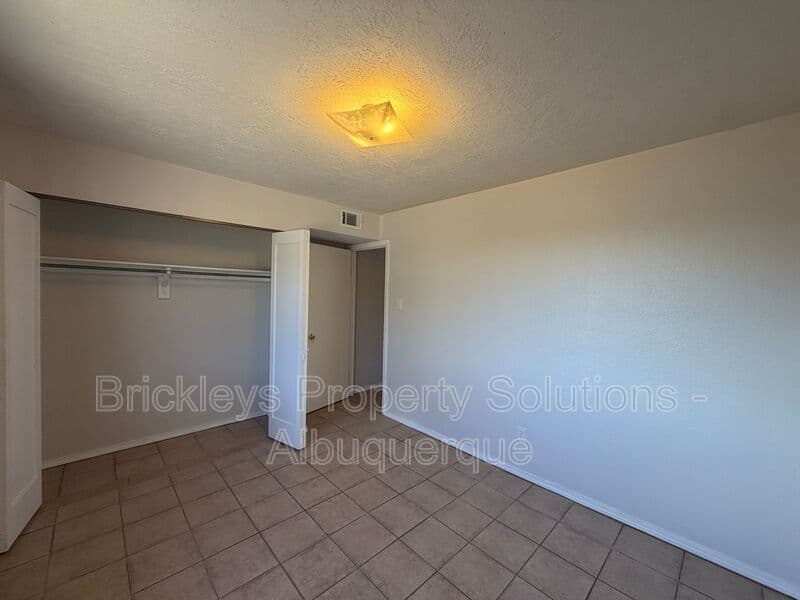 Albuquerque House: 5812 Brahma Dr NW