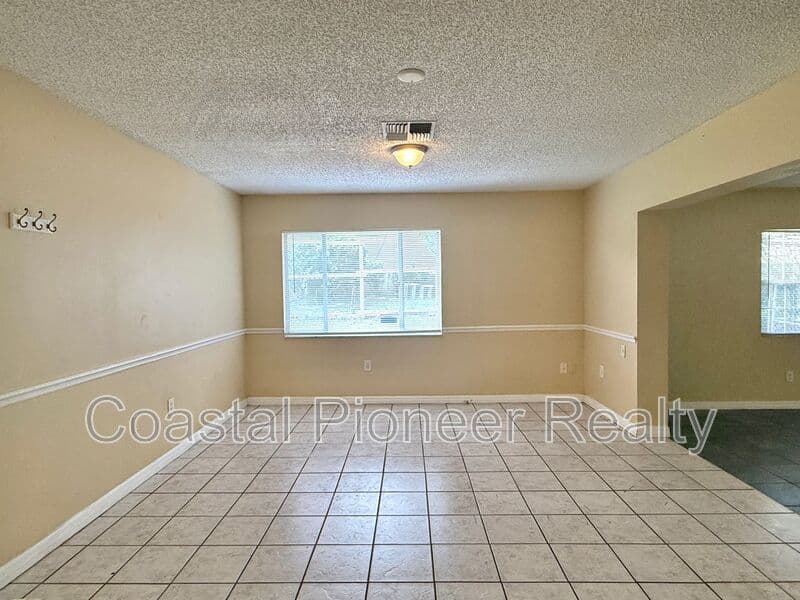 Spring Hill House: 6063 Shingler Ave