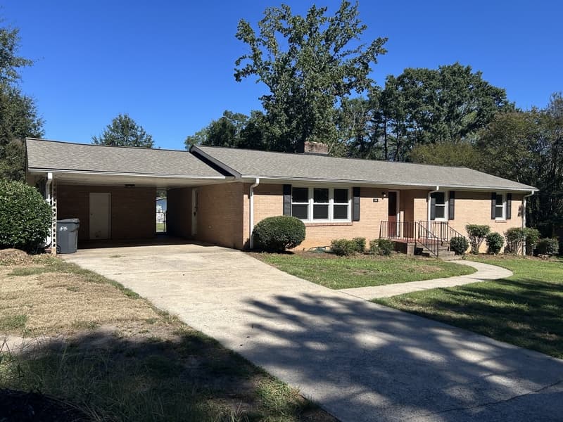 Greenville House: 105 Spring Valley Road