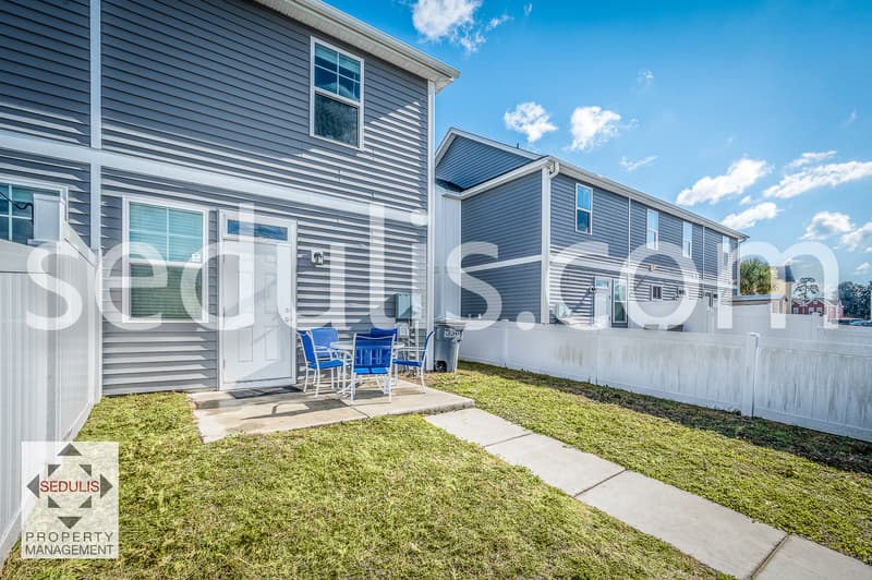 North Charleston House: 3923 Four Poles Park Drive