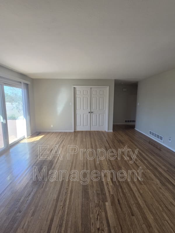 Albuquerque House: 5808 Pojoaque Rd NE