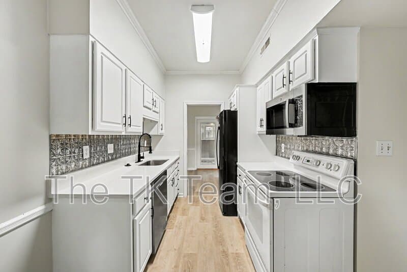 Charlotte Condo: 5945 Quail Hollow Road