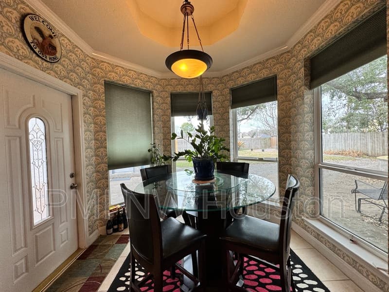 Houston House: 9303 Bent Spur Ln