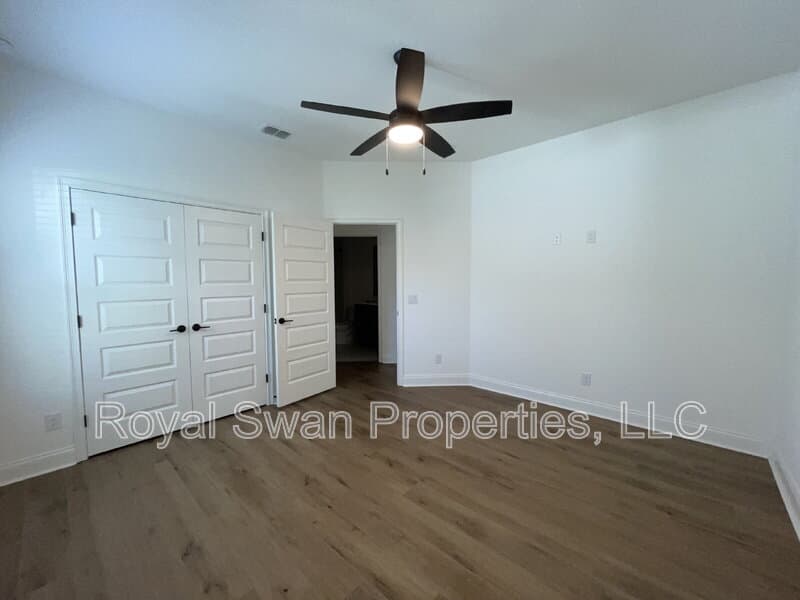 Lakeland House: 929 Clearview Avenue