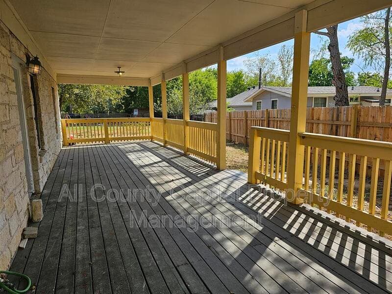 Buda House: 308 Mary St #A,