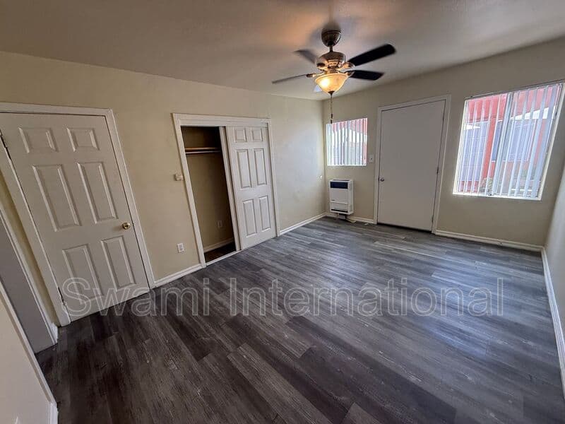 Los Angeles Condo: 1153 E. 61st St.