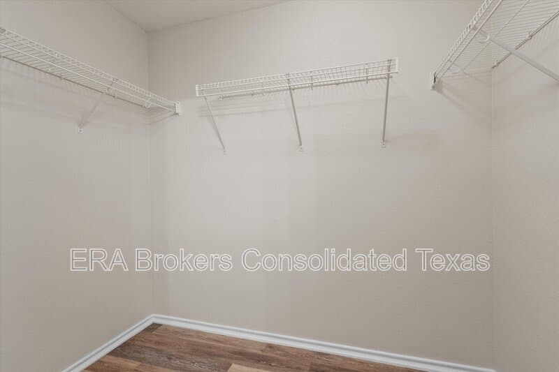 Austin House: 5825 Silver Screen Dr