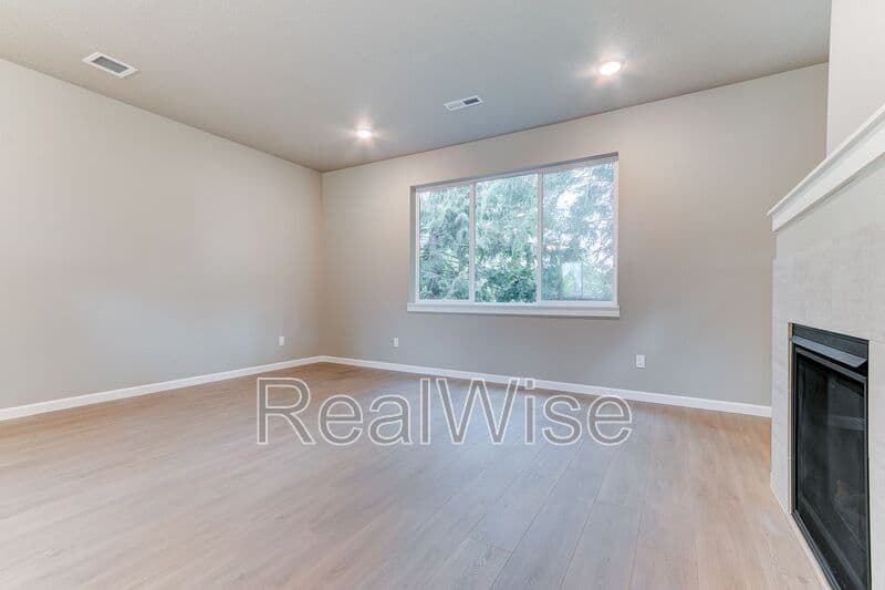 Aloha Townhome: 21367 SW Ortiz Ln