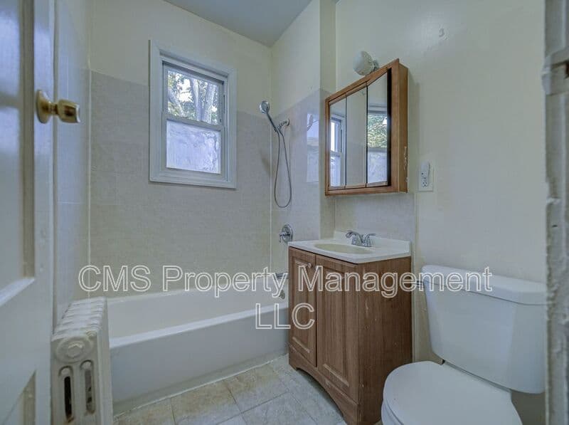 Roselle House: 706 Chestnut St.