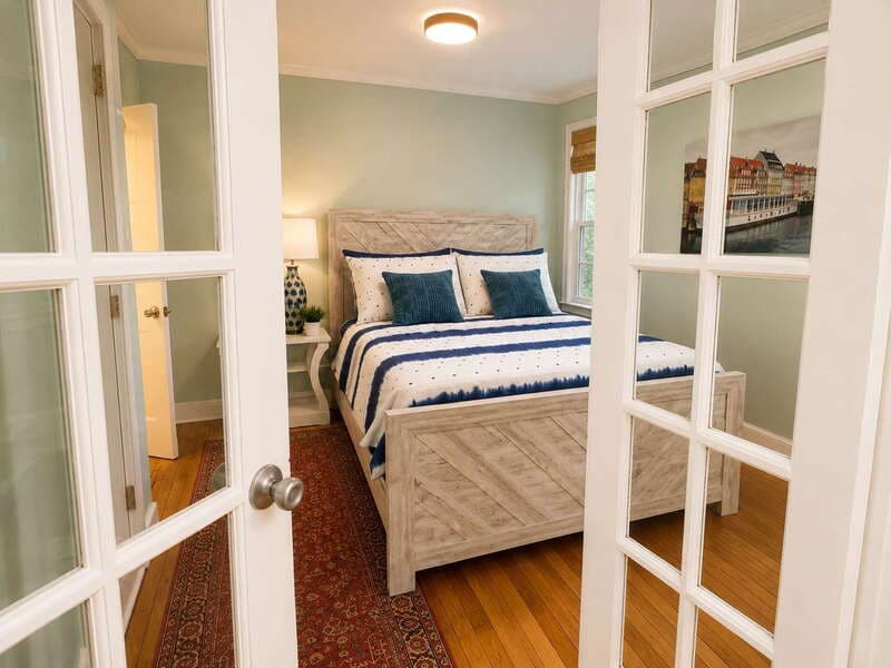 Savannah House: 830 E Park Ave