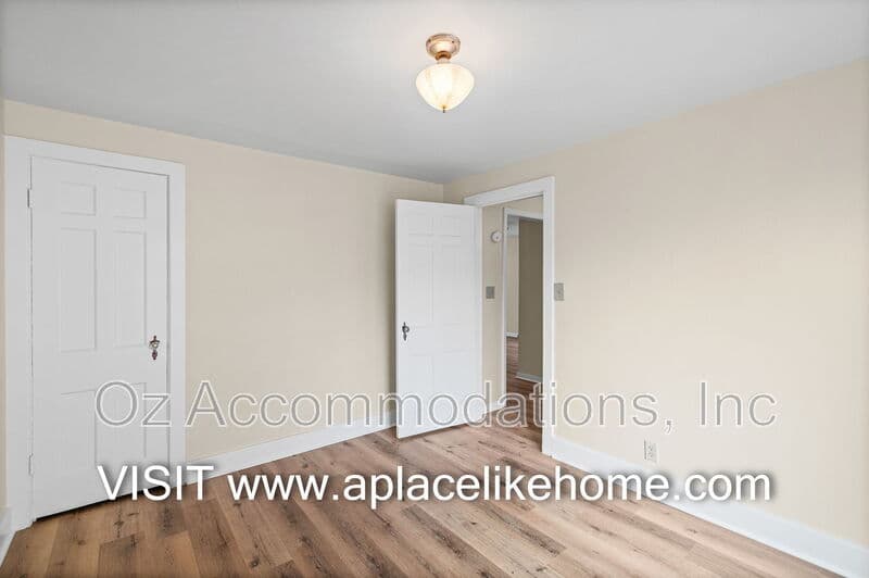 Kansas City House: 1011 E 24th Ave