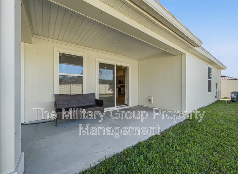 Jacksonville House: 6506 Sandler Lakes Drive