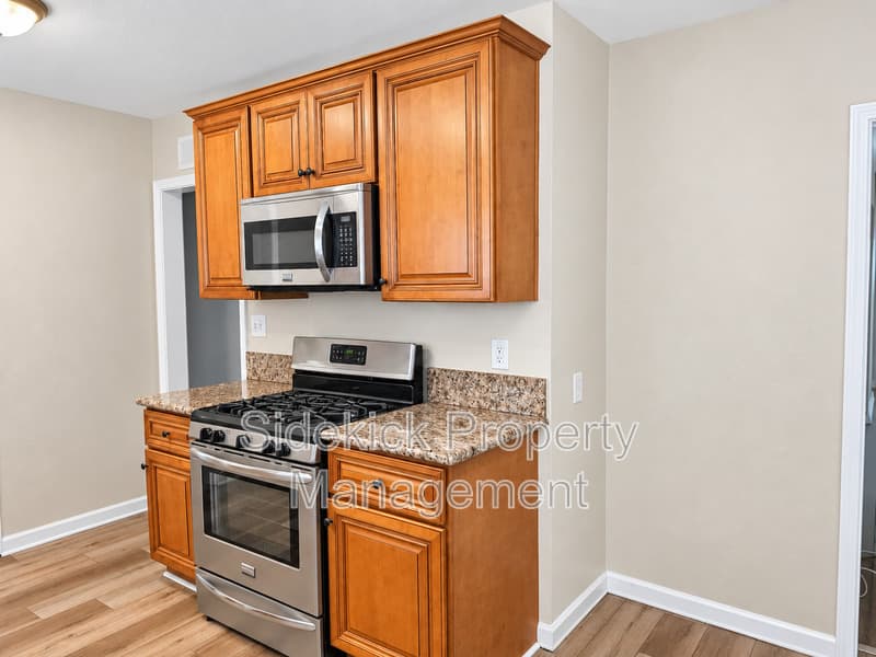 Whittier House: 14520 Close St