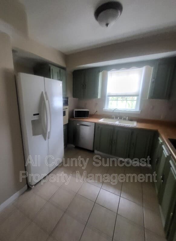 St.Petersburg House: 204 80th Ave N