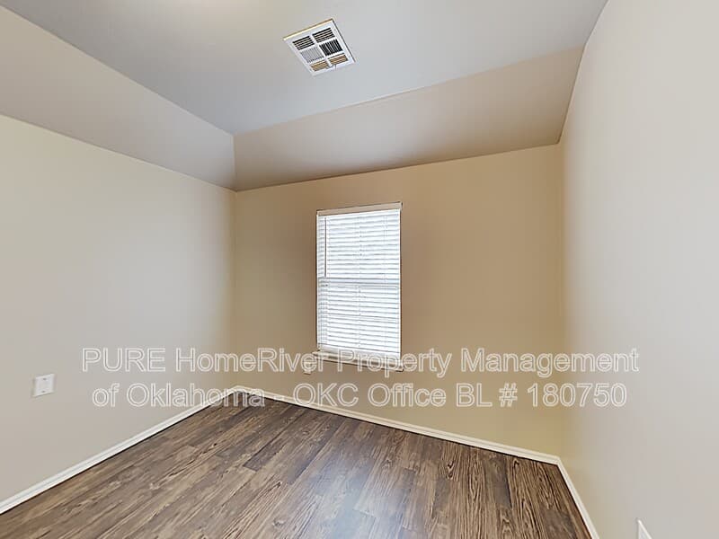 Yukon Condo: 11210 Coachmans Rd