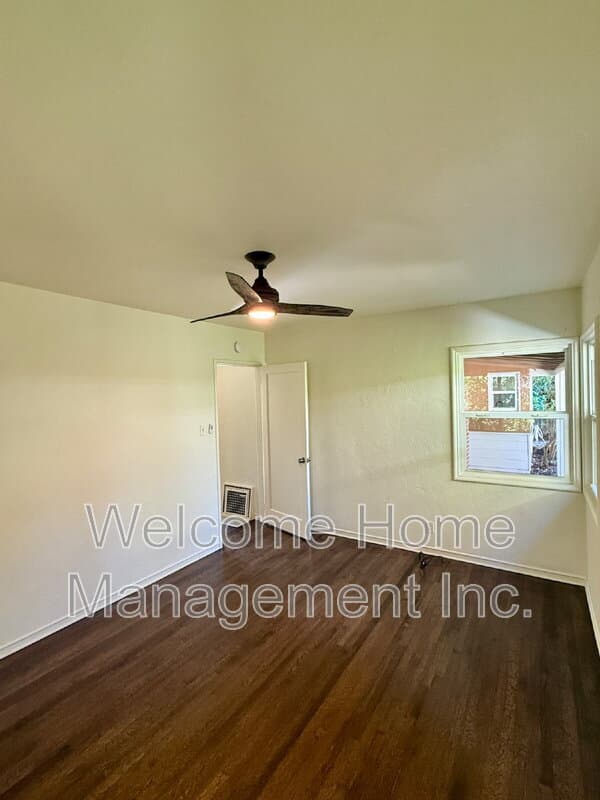 Oakland House: 5810 Estates Drive