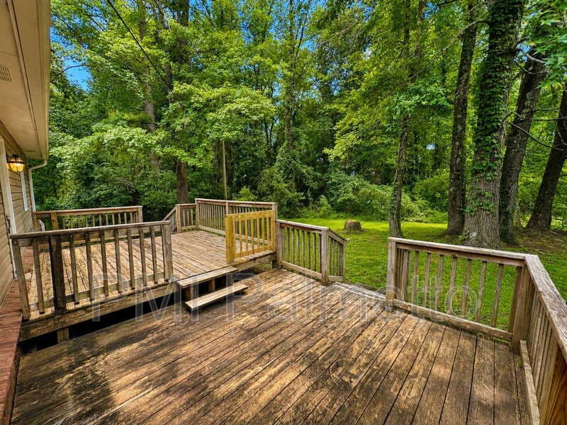 Camden House: 948 Wateree Blvd