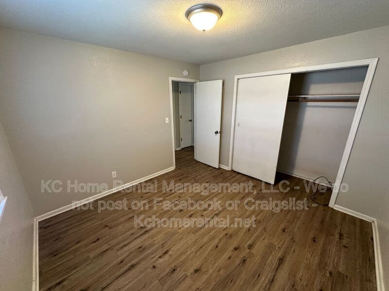 Grandview House: 13428 Spring St.
