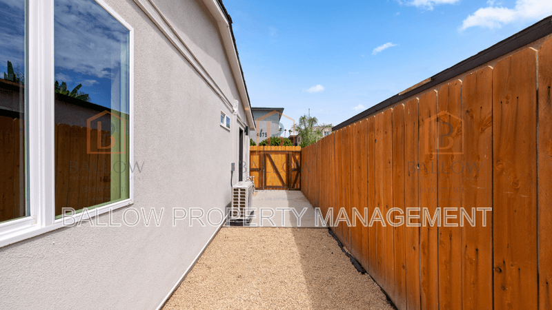 San Diego House: 4880-82 Cole Street