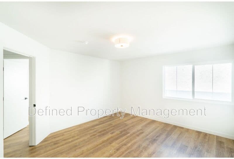 Los Angeles Condo: 6120 Eleanor Ave