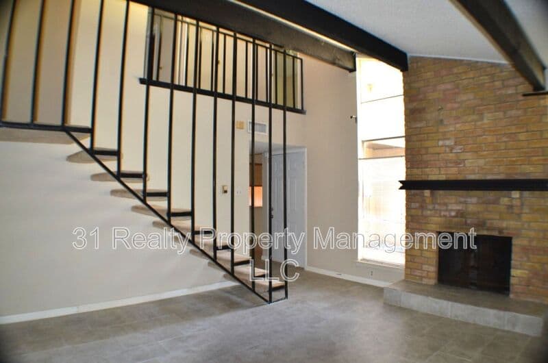 Dallas House: 5616 Harvest Hill Rd