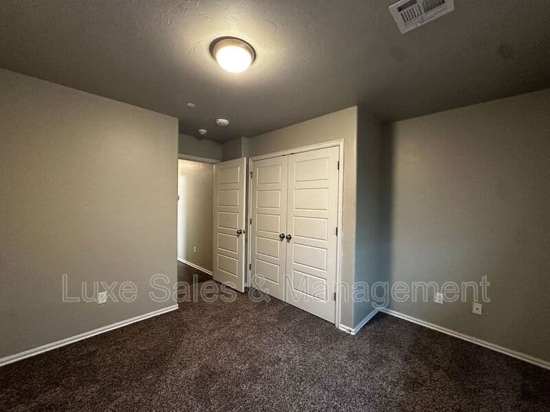 Moore House: 745 SW 14th St