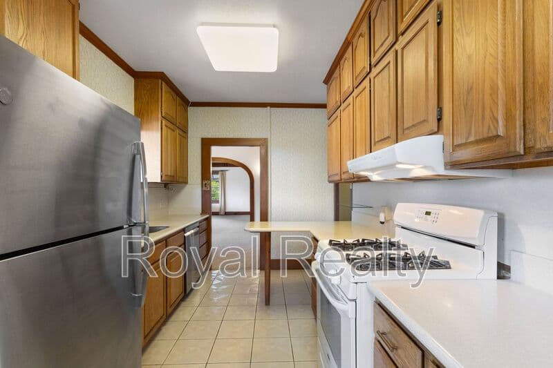 Honolulu House: 2910 Nanihale Place