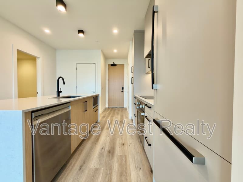 Kelowna Condo: 1108-3300 Lakeshore Rd