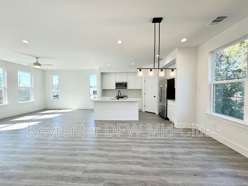 Dallas House: 7326 Uloho Way