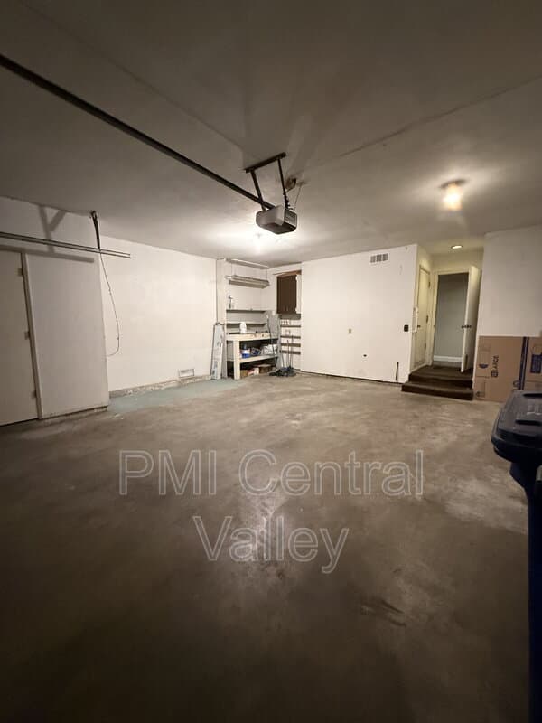 Modesto House: 1725 Edgebrook Drive