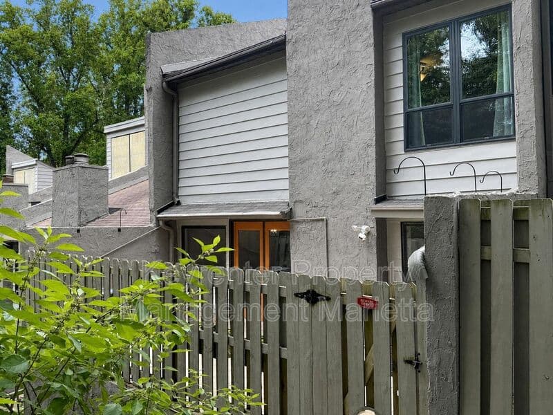 Decatur House: 510 Ponce De Leon Avenue