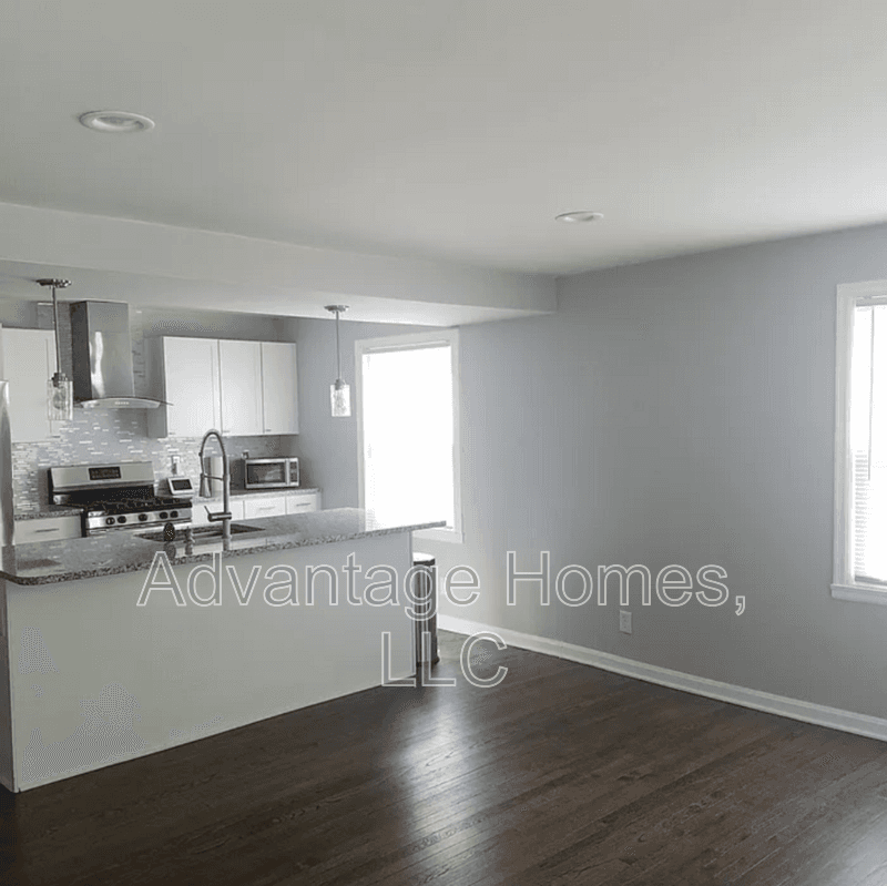 Kansas City House: 415 East 63rd Ter